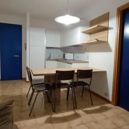Daire Seaside Escape For Six Guests In