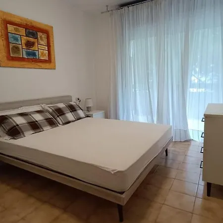 Daire Seaside Escape For Six Guests In *