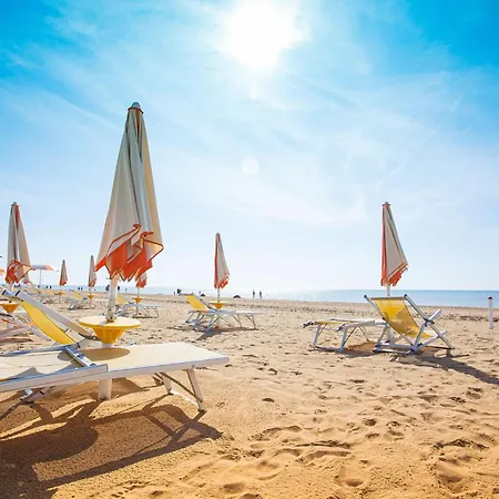 Daire Seaside Escape For Six Guests In *